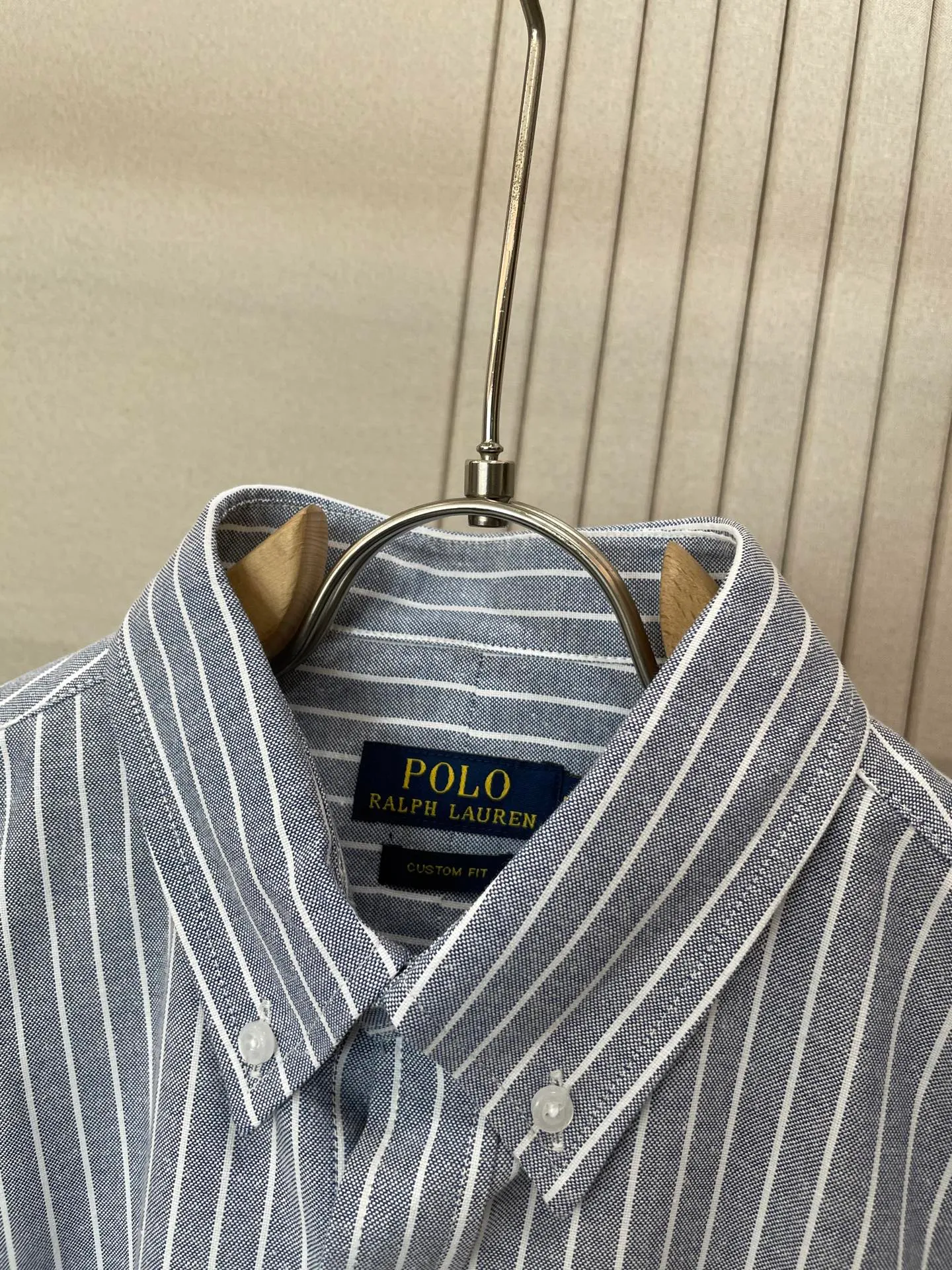 P220 🌸🌸🌸 POLO Ralph Lauren [High Quality] Classic shirt! The classic casual shirt made of pure cotton Oxford cloth has a unique design. It has a simple, clean and classic silhouette design. It is a versatile style that can be switched at will. The fabric feels soft and delicate, highly breathable, and is close to the skin and comfortable to wear. It can be worn alone as an inner layer. Its versatile performance is beyond your imagination! The upper body of the ready-to-wear is simple and classic yet elegant! Size:M-XXL